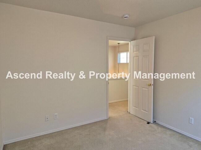 Building Photo - Available NOW! 1 Small Pet OK, Great Bethany Neighborhood, Fenced Yard, New Interior Paint/Dishwa...