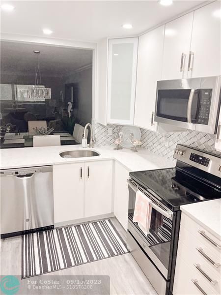 Building Photo - 5155 E Sabal Palm Blvd