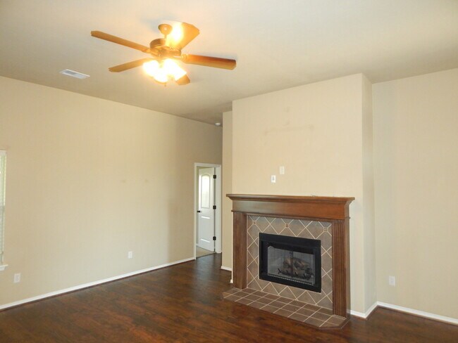 Building Photo - 3 bedrooms + 2 bathrooms + Study + Edmond Schools + Silverhawk Addition