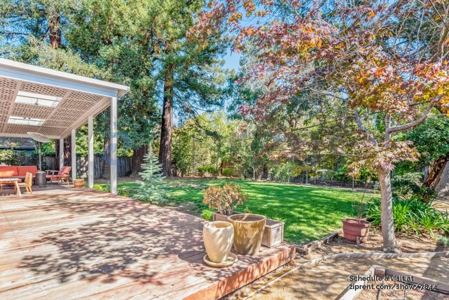 Building Photo - 361 Linfield Dr