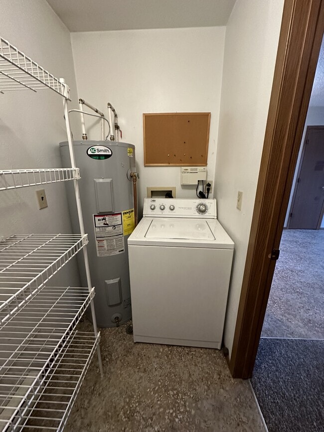 Building Photo - 608 W 3rd St