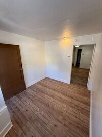 Building Photo - Lacy St.