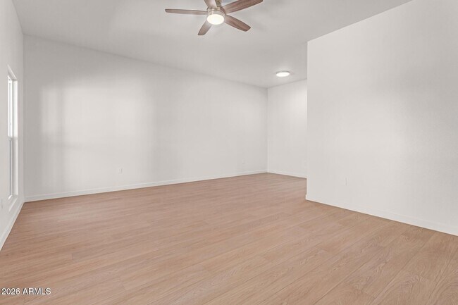 Building Photo - 16853 N Meadow Park Dr