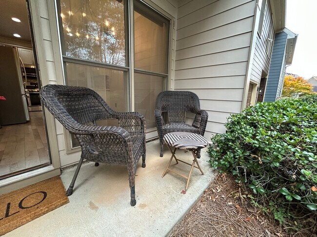 Building Photo - 2535 Village Creek Landing SE