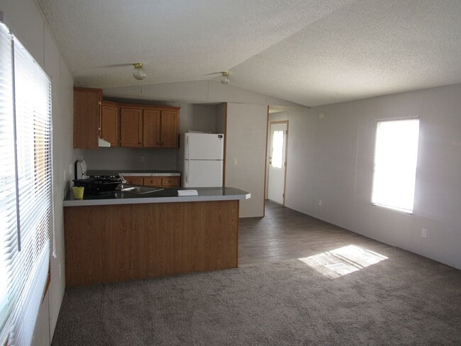 Building Photo - Affordable 3 bedroom 2 bathroom mobile home!