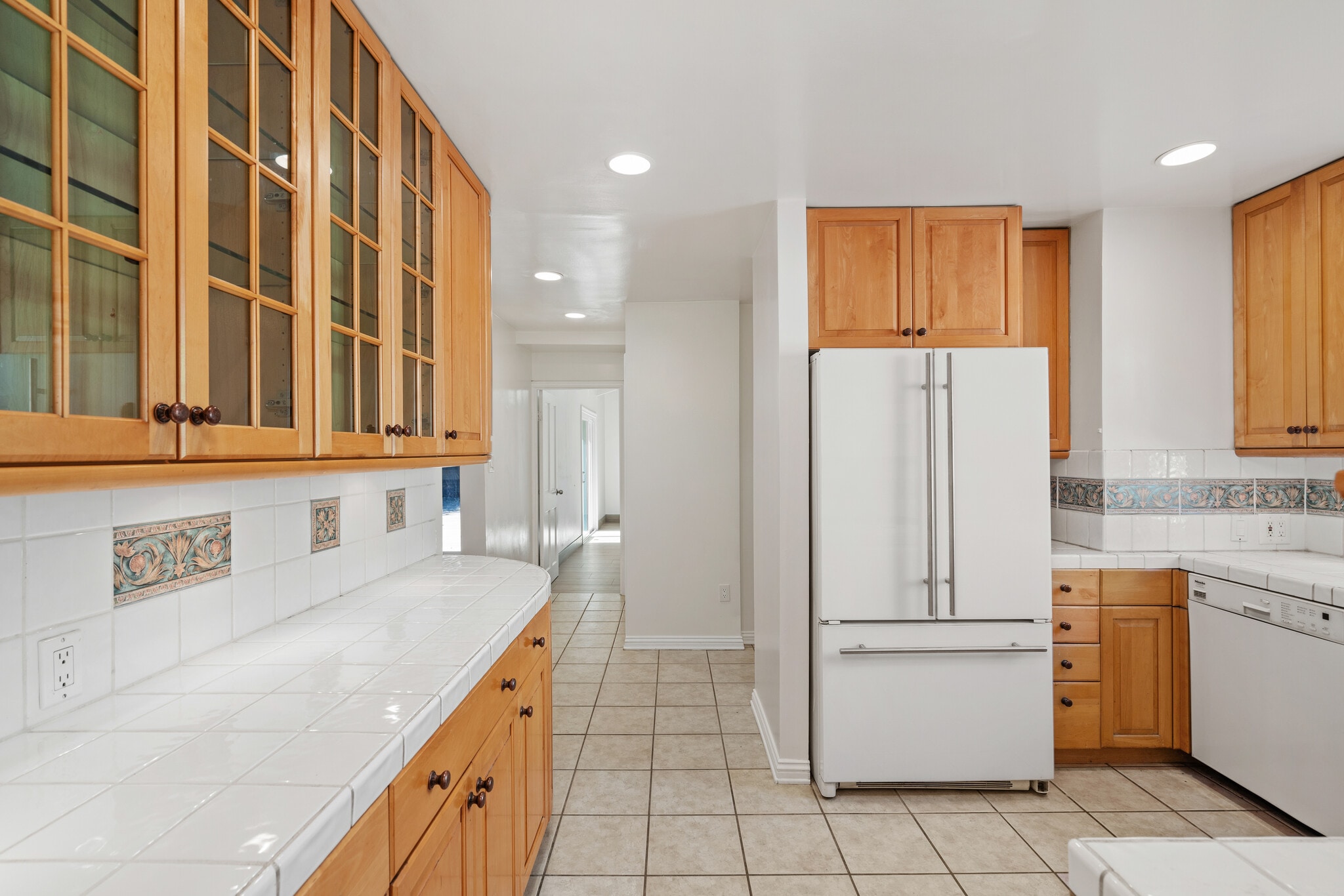 Building Photo - 8757 Encino Ave