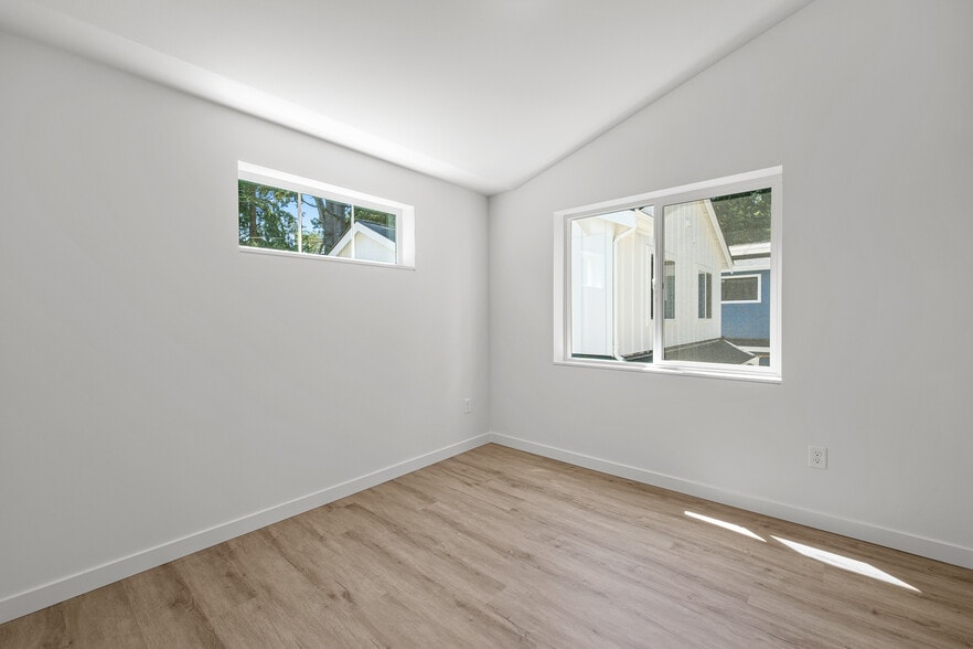 Building Photo - 2546 NE 143rd St
