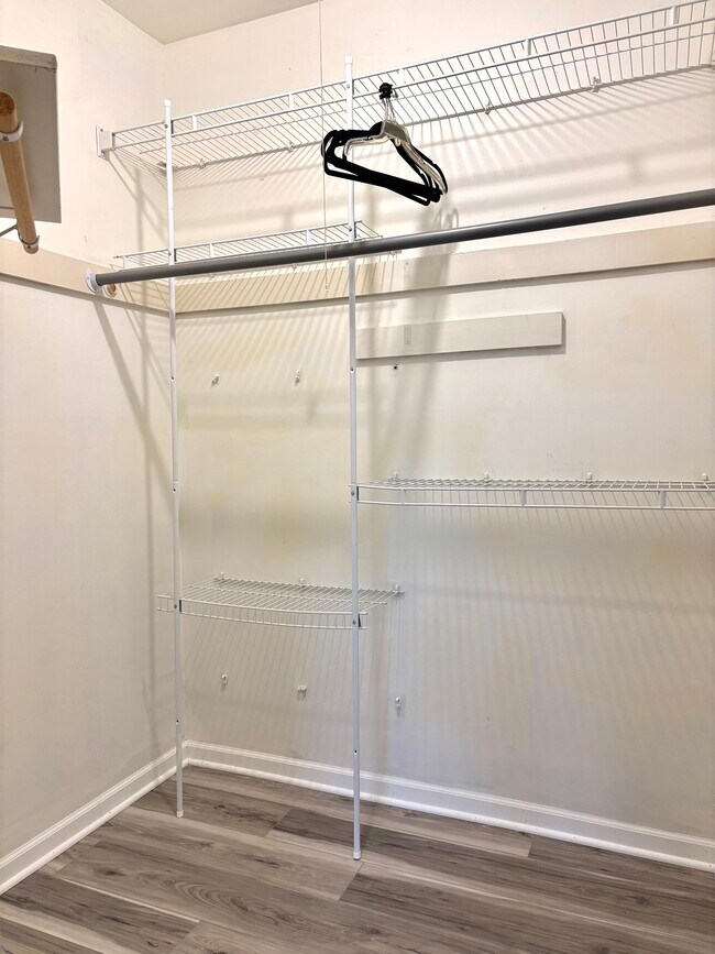 closet - 15 Echo Ct