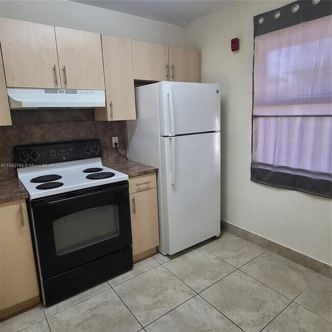 Building Photo - 7670 SW 152nd Ave