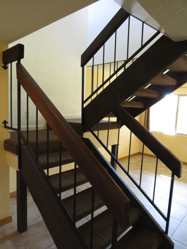 Building Photo - Large Two Story Condo In the Orcutt Bluffs with Easy Access to 135/Vandenberg SFB