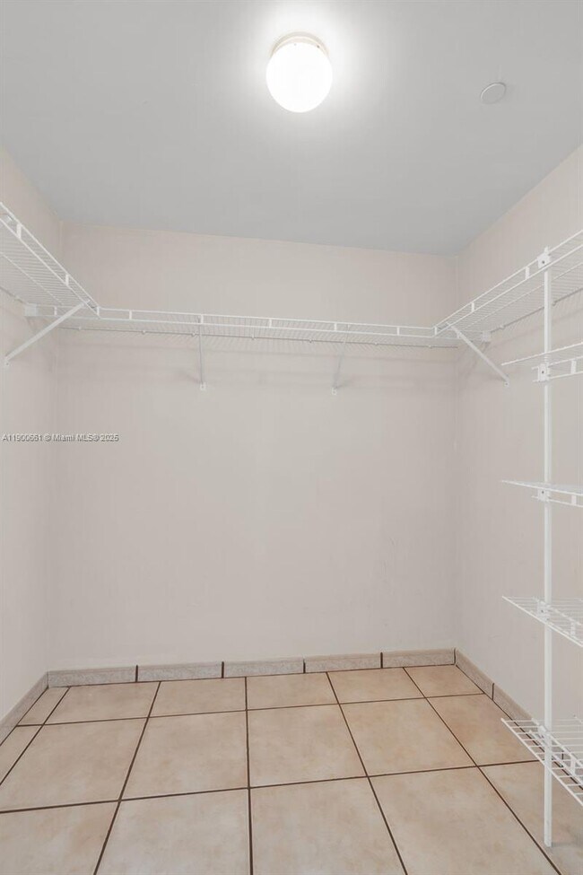 Building Photo - 2475 Brickell Ave