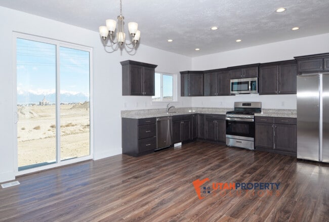 Building Photo - 7042 N Brook Ridge