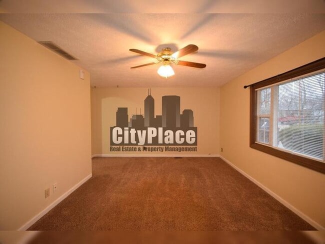 Building Photo - 604 E Pearl St