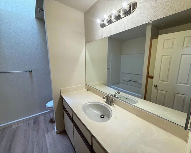 Building Photo - 1295 Alicia Cir