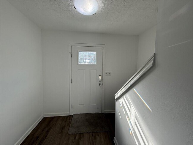 Building Photo - 3859 Meadow Creek Dr