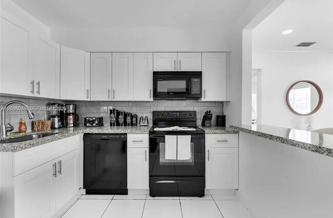 Building Photo - 6445 SW 22nd Ct