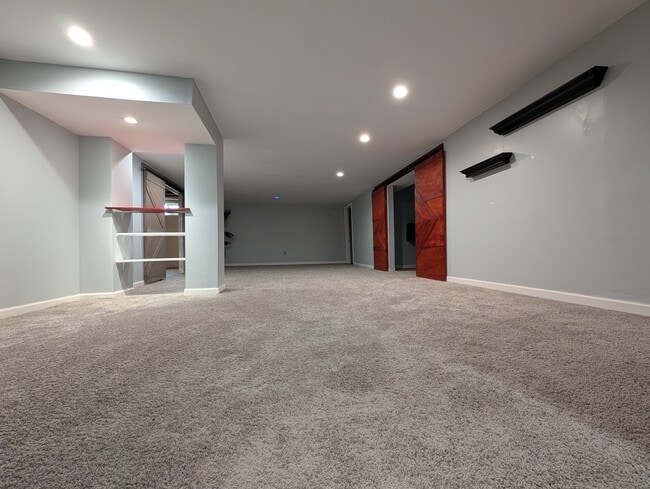 Building Photo - 3670 Tremont Dr