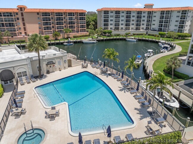 Building Photo - 2871 N Ocean Blvd