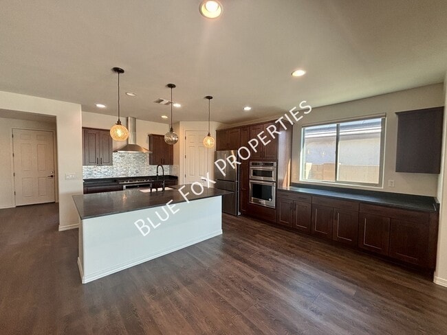 Building Photo - 8454 N Lone Ranger Rd