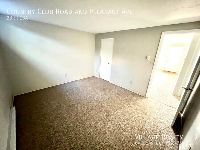 Building Photo - 605 Country Club Rd