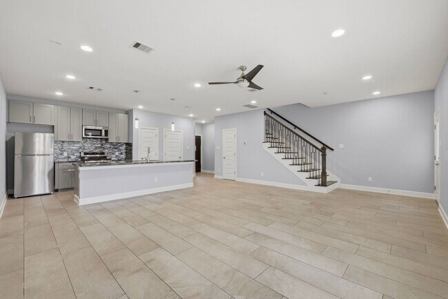 Building Photo - 8419 Observatory St
