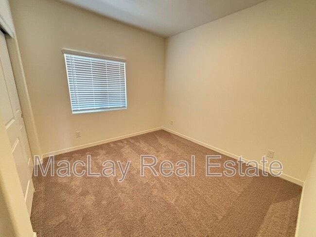 Building Photo - 675 N Crowned Dove Trail