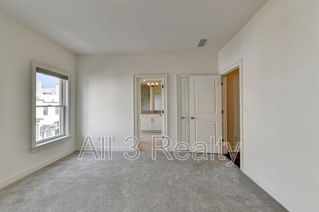 Building Photo - 3667 Peachtree Rd NE