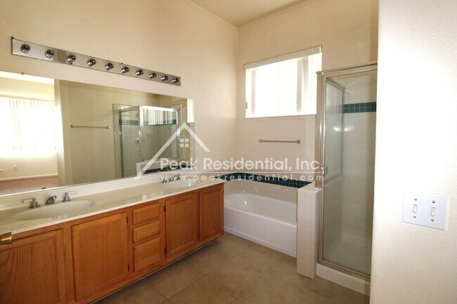 Building Photo - Nice Elk Grove 3bd/2ba Home with 2 Car Garage