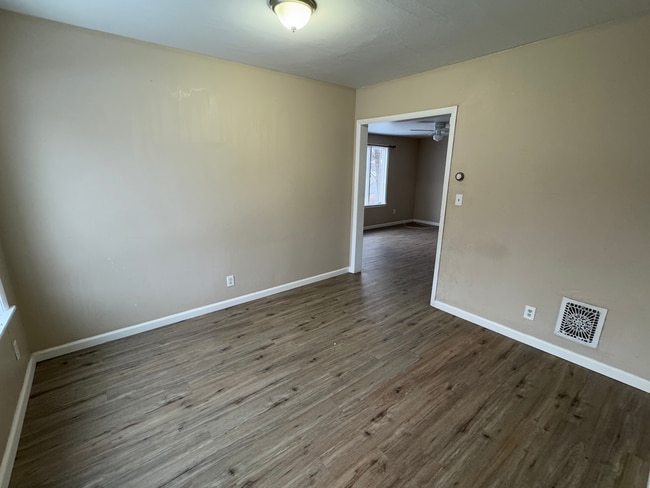 Building Photo - Liberty St 154/156