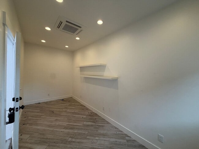 Building Photo - SPACIOUS PROPERTY DOWNTOWN FOR RENT!