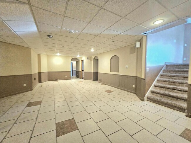 Building Photo - 1209 Lewis Ave SW