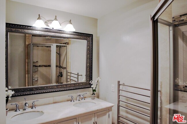 Building Photo - 2418 Graham Ave