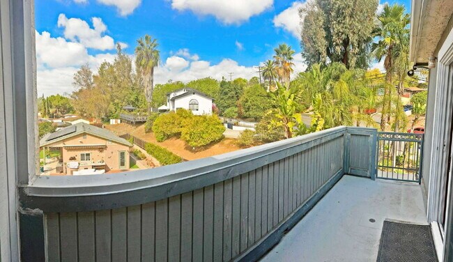 Building Photo - La Mesa Four-Plex Townhouse with Decks & G...