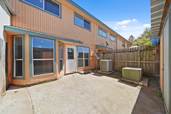 Building Photo - 13447 Castilian Dr