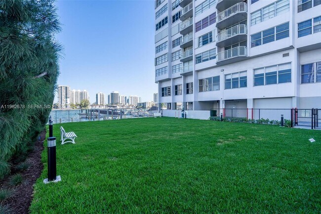 Building Photo - 18071 Biscayne Blvd