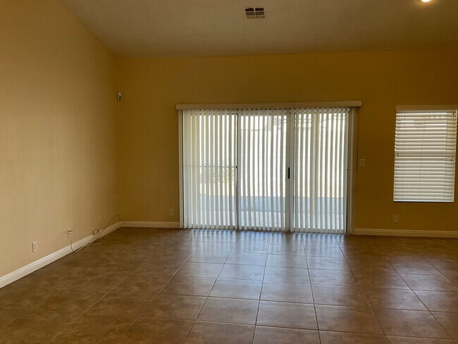 Building Photo - Great 1 story home, 3brs, 2bth, 2cg, RV Gate