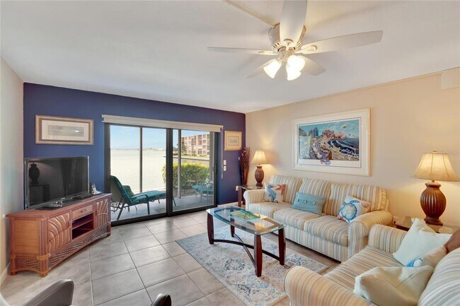 Building Photo - 7700 Sun Island Dr S