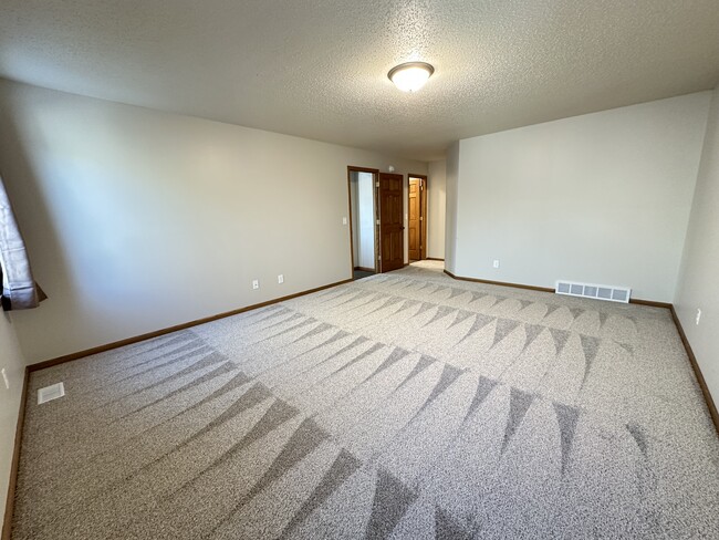 Building Photo - 4743 Harvest Dr S