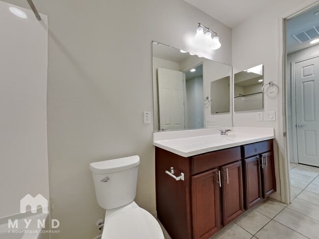Building Photo - 8756 W Rancho Dr