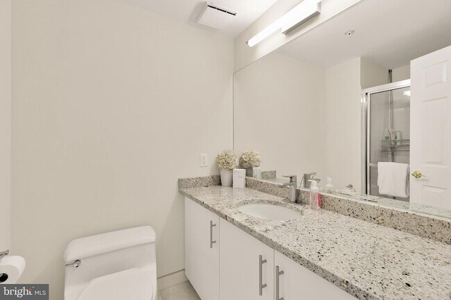 Building Photo - 2301 N Street NW Unit 606