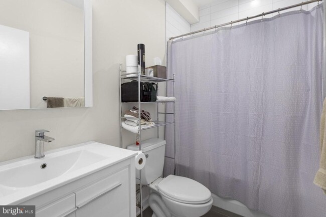 Building Photo - 381 Martin St