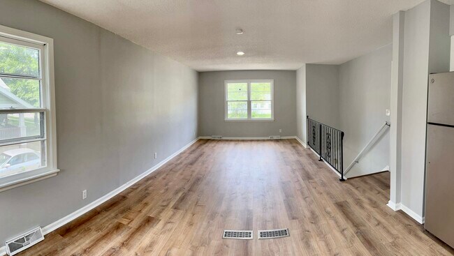 Building Photo - 226 S Ridgeview Rd