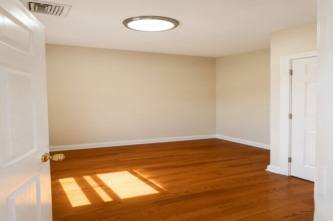 Building Photo - 52 3rd St