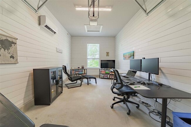 Building Photo - 104 Lazy Oak Pl