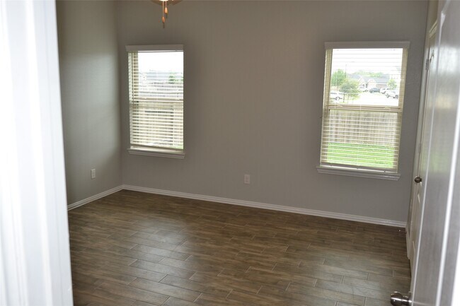 Building Photo - 8435 Chesney Trl