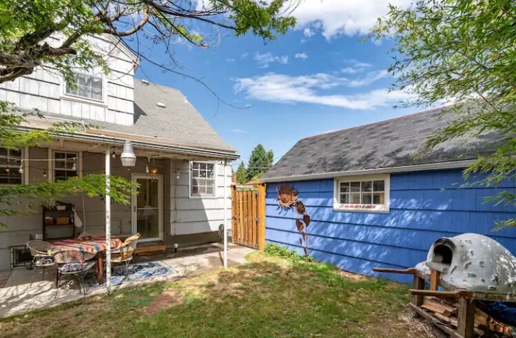 Building Photo - 3330 SE Franklin St