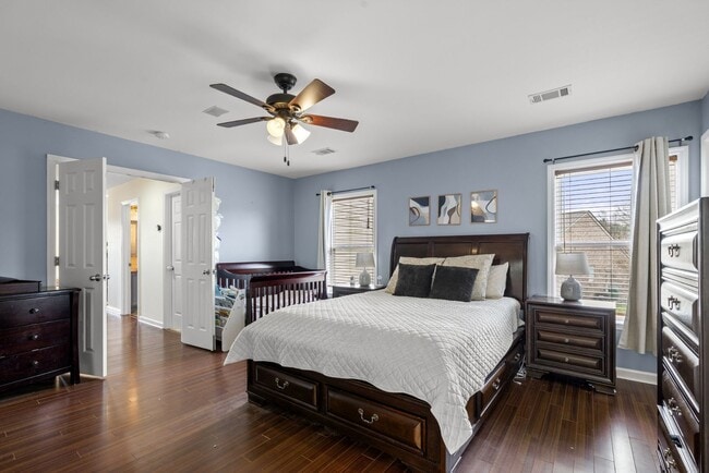 Building Photo - 3 Bed 2.5 Bath Home with 2 Car Garage and Fenced Backyard