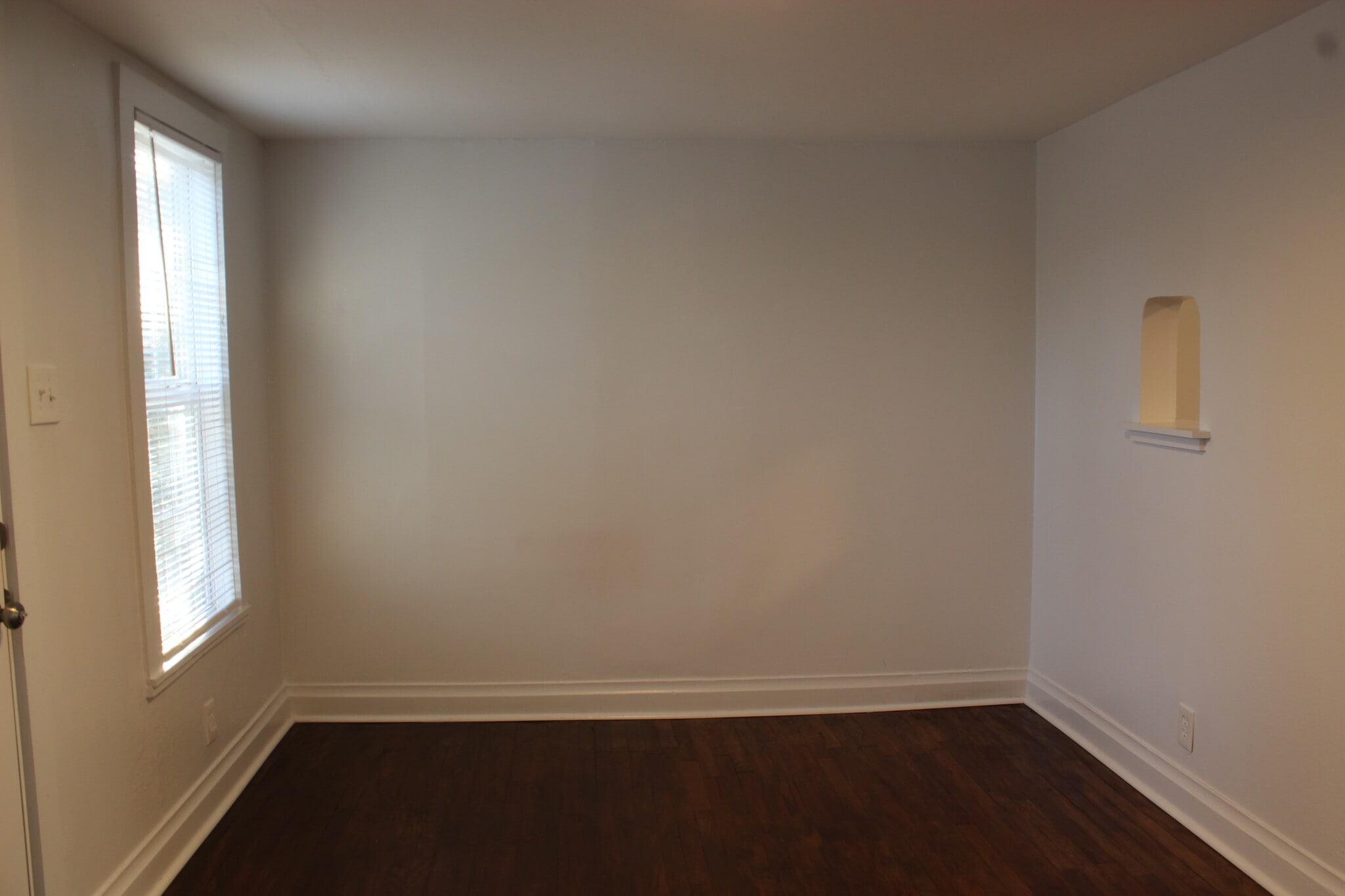 The living room has plenty of room for furniture. - 1309-C Jones Avenue
