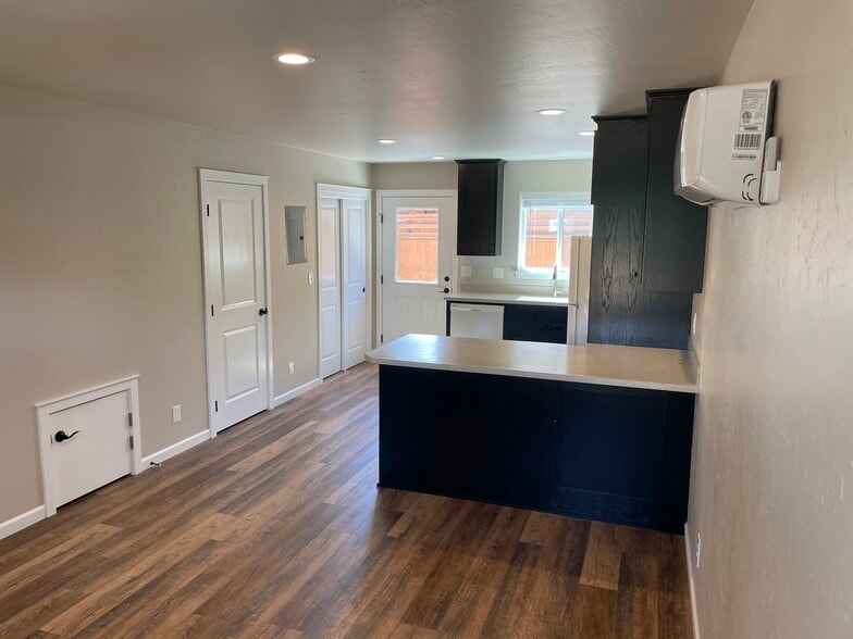 Main level open floor plan - 1005 Prospect St