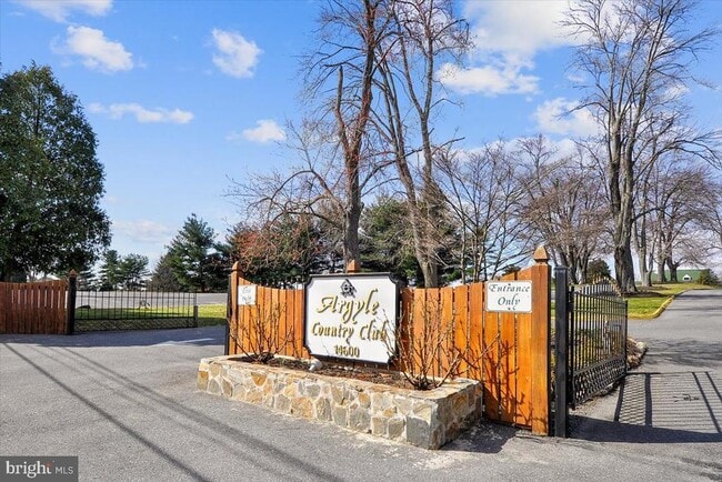 Building Photo - 901 Kenbrook Dr